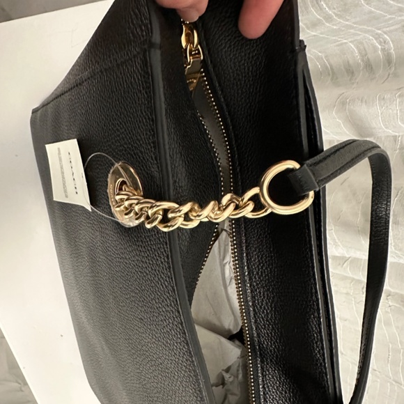 Brand new black COACH authentic turn lock handbag. - Picture 4 of 6